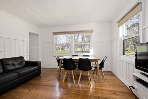 Bright Riverside Holiday Park - Geraldton Accommodation 7