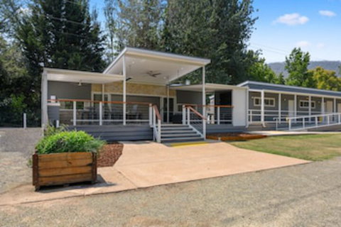 Bright Riverside Holiday Park - Geraldton Accommodation 0