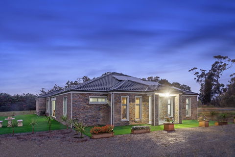 Bulla Hill Villas- Melbourne Airport - Geraldton Accommodation 4