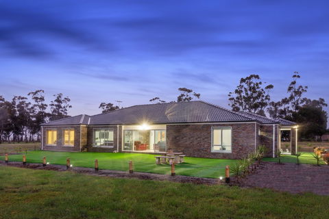 Bulla Hill Villas- Melbourne Airport - Geraldton Accommodation 3