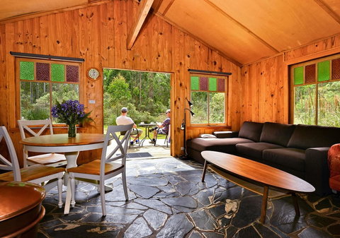 Saintys Creek Cottage - Geraldton Accommodation 5