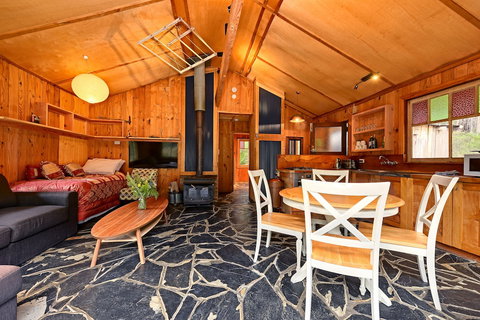 Saintys Creek Cottage - Geraldton Accommodation 6