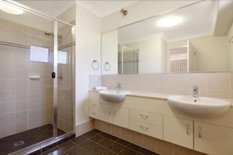 Coolum Villas - Geraldton Accommodation 3