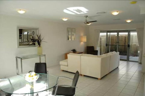 Coolum Villas - Geraldton Accommodation 2