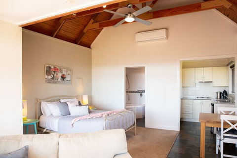 Vivere Retreat - Geraldton Accommodation 6