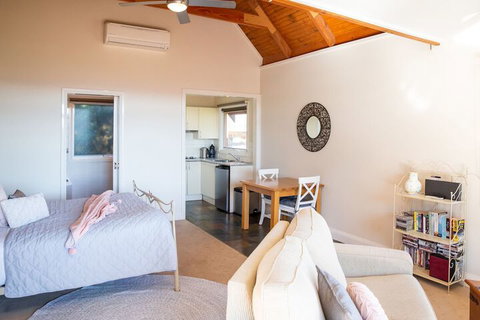 Vivere Retreat - Geraldton Accommodation 2