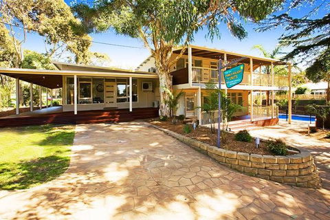Beach House Apartments - Geraldton Accommodation 2