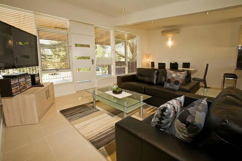 Beach House Apartments - Geraldton Accommodation 3