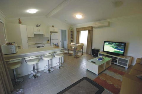 Broke Village Hideaway - Geraldton Accommodation 3