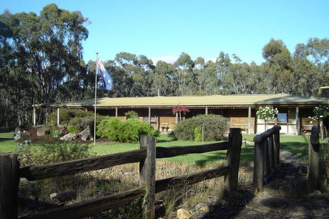 Gunyah Valley Retreat - Geraldton Accommodation 4