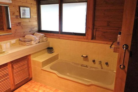 Gunyah Valley Retreat - Geraldton Accommodation 3