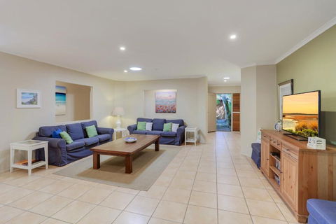 Palm Trees Noosa - Geraldton Accommodation 5