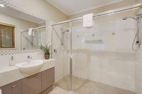 Palm Trees Noosa - Geraldton Accommodation 3