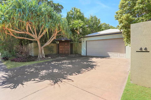 Palm Trees Noosa - Geraldton Accommodation 4