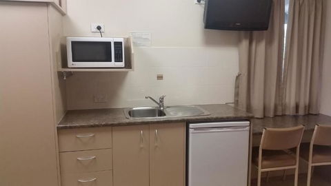 Injune Haven - Geraldton Accommodation 5