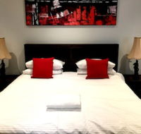 Deluxe Lake View House - Geraldton Accommodation