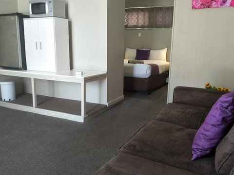 Smerdon Lodge Motel - Geraldton Accommodation 3