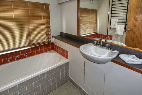 Delmonte - Geraldton Accommodation 2