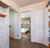 Triggerplant 4 - Geraldton Accommodation