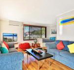 Sandy Toes Beach House Jervis Bay 2min to Beach - Geraldton Accommodation