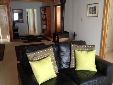 Girraween House - Geraldton Accommodation 6