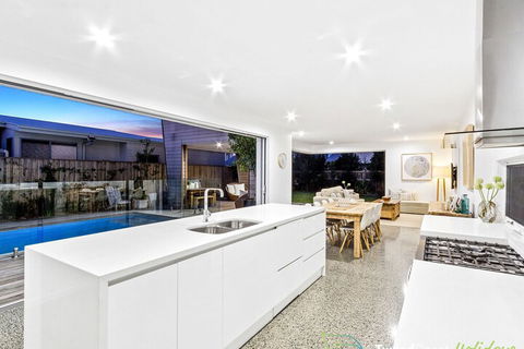 Luxe House Tweed Coast Holidays Ã‚ - Geraldton Accommodation 3
