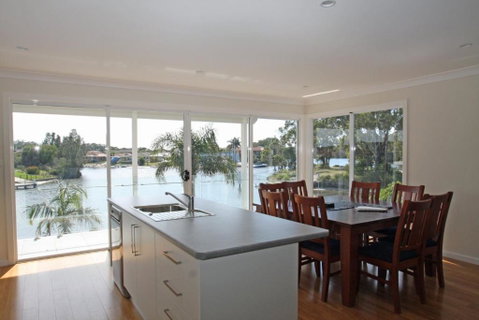 Unbeatable Waterfront Location - Geraldton Accommodation 4