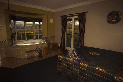 R On The Downs BnB & Spa Cottages - Geraldton Accommodation 7