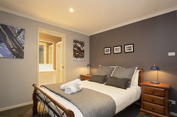 Acacia 2 - Luxurious Holiday Townhouse - Geraldton Accommodation 0