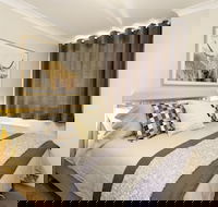 Avalanche 6 - Sophisticated style  modern comfort with a central location - Geraldton Accommodation