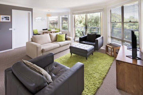Caribou 3 - Modern & Spacious With Views Over Lake Jindabyne - Geraldton Accommodation 0