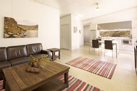 Ecocrackenback 12 'Sustainable Chalet Close To The Slopes.' - Geraldton Accommodation 5