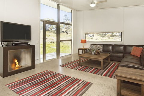 Ecocrackenback 12 'Sustainable Chalet Close To The Slopes.' - Geraldton Accommodation 3