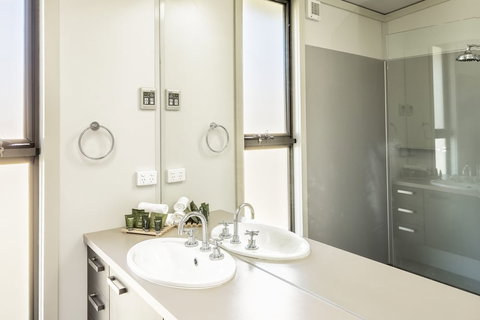 Ecocrackenback 13 'Sustainable Chalet Close To The Slopes.' - Geraldton Accommodation 4