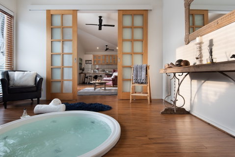 Gables Bend Spa Villa - Geraldton Accommodation 5