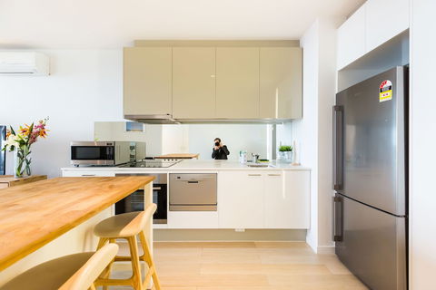 EVA, 1BDR Melbourne Apartment - Geraldton Accommodation 4