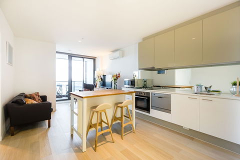 EVA, 1BDR Melbourne Apartment - Geraldton Accommodation 2