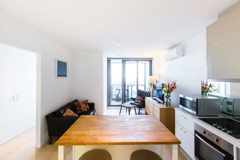 EVA, 1BDR Melbourne Apartment - Geraldton Accommodation 3