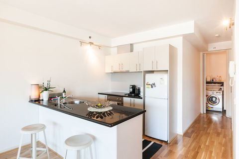LANCE, 1BDR Melbourne Apartment - Geraldton Accommodation 4