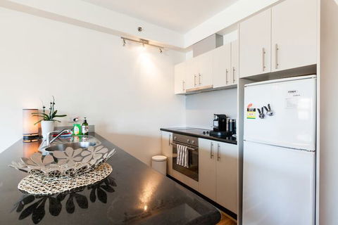 LANCE, 1BDR Melbourne Apartment - Geraldton Accommodation 2
