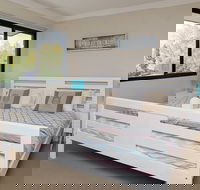 Khione 1 - Modern  spacious with views towards Lake Jindabyne  the mountains beyond - Geraldton Accommodation