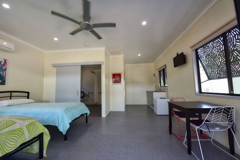 Daintree Peaks ECO Stays - Geraldton Accommodation 5