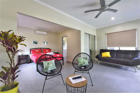 Daintree Peaks ECO Stays - Geraldton Accommodation 3