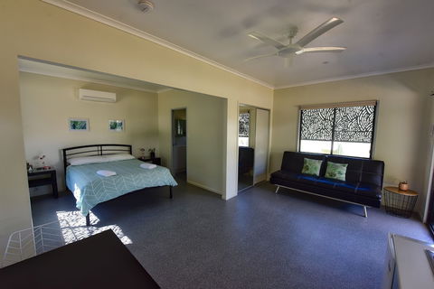 Daintree Peaks ECO Stays - Geraldton Accommodation 2