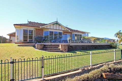 Cormorant Waterfront Home - Geraldton Accommodation 6