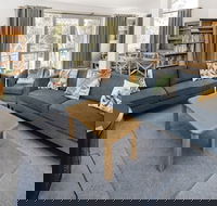 'Matilda' - Spacious  centrally located with great lake views - Geraldton Accommodation