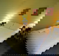 Tennerhof Large Waterfront Home - Geraldton Accommodation