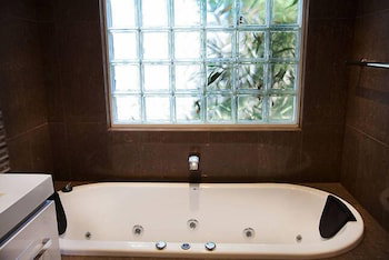 4 Anderson - In The Heart Of Bright - Geraldton Accommodation 2