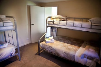 4 Anderson - In The Heart Of Bright - Geraldton Accommodation 0
