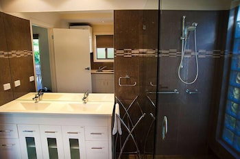 4 Anderson - In The Heart Of Bright - Geraldton Accommodation 1